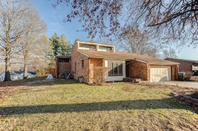 Spacious Tranquility with Private Pool 4 Bedroom Home by RedAwning