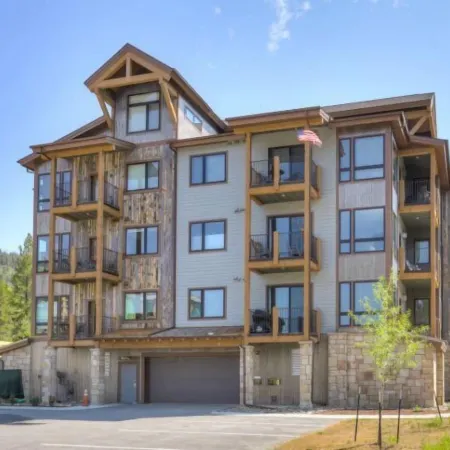 Clearwater Lofts Luxury 1 Bed Condo Near Lakeside Village