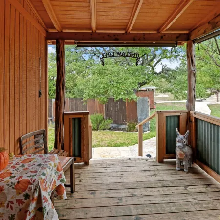 Outlaw Love 1 Bedroom Cabin by Redawning