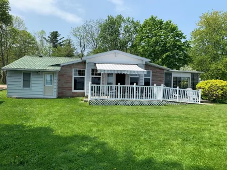 Calabogie Lake Waterfront Cottage