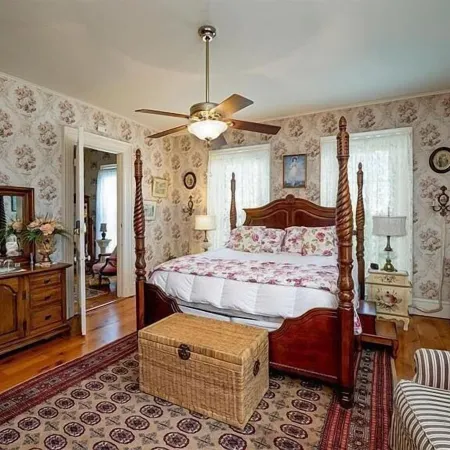 The Inn at Burnap's Hotels in Wayne County