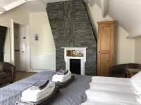 The Whalebone Arch Hotels in Whitby