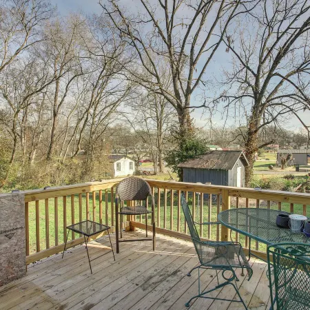 Pet-Friendly Gallatin Home w/ Deck, 1 Mi to Town!