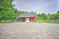 Shipshewana Guest House with Fire Pit! - Homestays