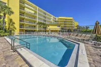 Marco Island Condo w/ Patio: Steps to Beach Access - موقف سيارات