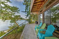 Waterfront Bainbridge Island Home: Stunning Views! Hotels in Bainbridge
