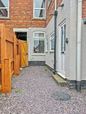 Sleeps 4- 1-Bedroom Apartment – Walking Distance to Grantham Town Centre!