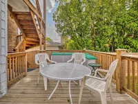 Family Apartment w/ Deck + Yard Near Northwestern Hotels in Skokie