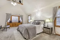 5-Acre Vacation Home w/ Woods & Hiking Ground - 3 estrellas