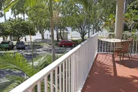 Cairns Beach Resort - Merinäköala