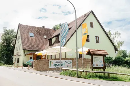 Gasthof Schloßbraeu Lintach Отели в г. Верхний Пфальц