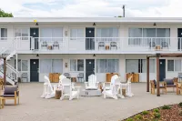 Kettle Valley Beach Resort Отели в г. Пентиктон