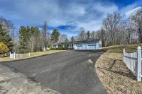 Serene Blue Ridge Getaway in Galax w/ Yard! - 3 tähden