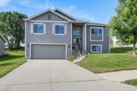 4 Mi to Offutt AFB - Family Home in Omaha Suburbs! - Hot Tub