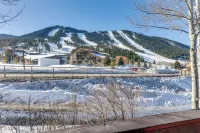 Cozy Mountain Condo Across from Snow King Ski Mtn! - spa