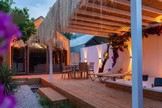 Collesium Garden Отели рядом с достопримечательностью «Бухта больших камней»