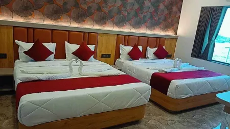 The Sky Comfort Hotel Mahi Отели рядом с достопримечательностью «Нейджшвар Джйошерлинг темпл»