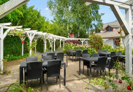 Hotel Menstrup Kro Отели в г. Karrebaksminde