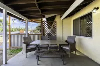 Sky Harbor House - Centrally Located W/Hot Tub 3 Bedroom Home by RedAwning Hotel di Yucca Valley