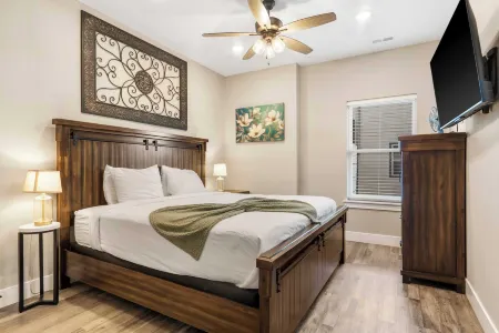 On The Rocks - Home for 16!