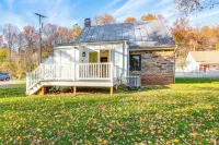 Historical Thurmont Escape w/ Furnished Deck! - Homestays