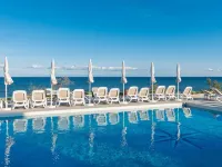 โรงแรม อะโตลอน และ คาอาฟู บีช คลับ โรงแรมในLlevant