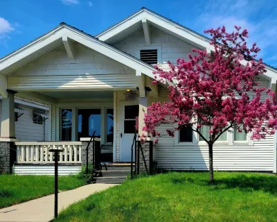 Butte Bungalow Home, Close to uptown- 2 bdrm, 2 bath, No Cleaning fee Hotels near Inflatable Fun Zones
