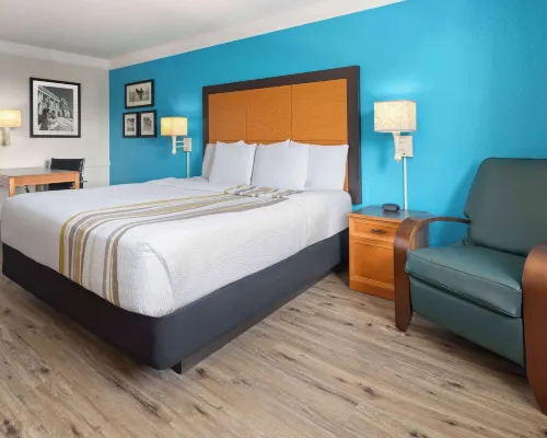 La Quinta Inn by Wyndham Pittsburgh Airport Hotels in Allegheny County