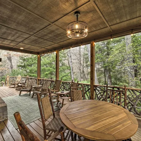 Beautiful Trillium Home Next to Waterfall!