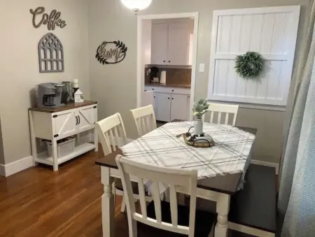 The Parson's Cottage - Charming, Cozy, Adorable!