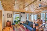 Cozy Falls Brook Cabin: Hike & Swim on-Site! Hotels in Dummerston