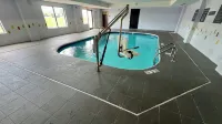 Comfort Inn & Suites - Kolam Renang