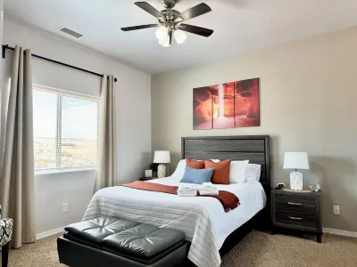 Lake Powell Views, Scenic Retreat, &  Boat Parking Hotels near Historic Navajo Bridge