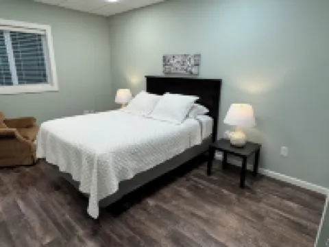 Beautiful modern 2 bedroom apartment, near trails, with big parking lot Hotels in Ely