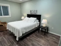 Beautiful modern 2 bedroom apartment, near trails, with big parking lot