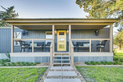 Near Majek Vineyard Private Schulenburg Cabin - 3-Star