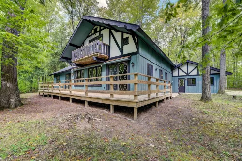 Pet-Friendly Gem: Hike, Fish & Golf in Gaylord - Pet friendly