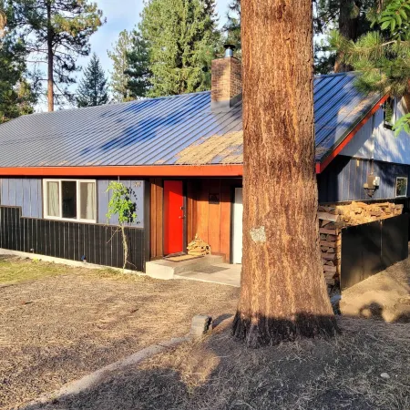 Updated Rustic Retreat Cabin Walk to Payette Lake