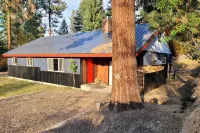 Updated Rustic Retreat Cabin Walk to Payette Lake - parking