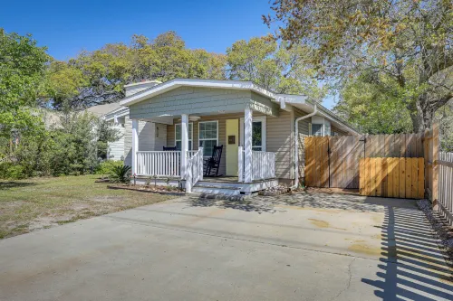 Lovely Morehead City Home w/ Fire Pit & Gas Grill - Pet friendly