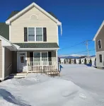 3-bed condo in the Heart of North Conway sleeps 8 Mins from Cranmore & Storyland