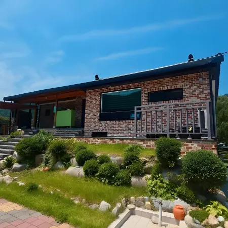 Inje Borabit Nangman Pension Camping Ground Отели рядом с достопримечательностью «Храм Baekdamsa»