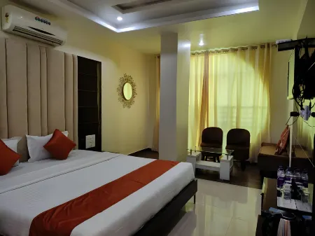 Hotel Sai Mrinalini Отели рядом с достопримечательностью «Shree Saibaba Sansthan Trust, Shirdi»