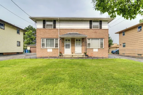 4 Mi to Dtwn Rochester: Charming Apt w/ Patio!