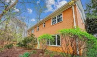 Oak House: Luxury Home in Silver Spring, Takoma Park; Close to DC, 4-Car Parking