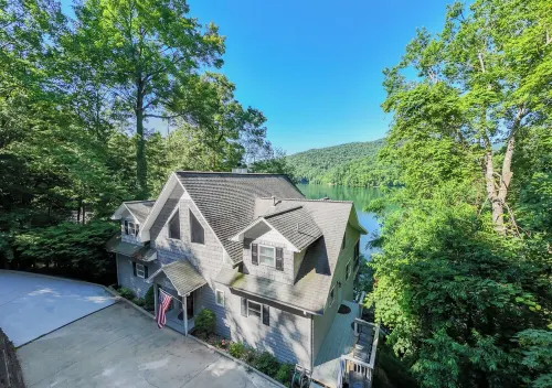 Premium 5 Bedroom 4 kings/ 6 Twins LAKE FRONT Home...BOOK JUNE PROMO DEALS NOW!