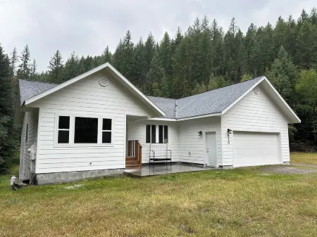 Private, luxury, 4-bedroom home minutes from downtown Bigfork