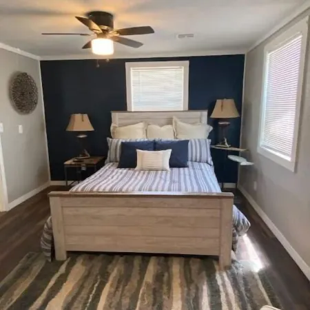 Cozy riverside cabin on the Neosho river