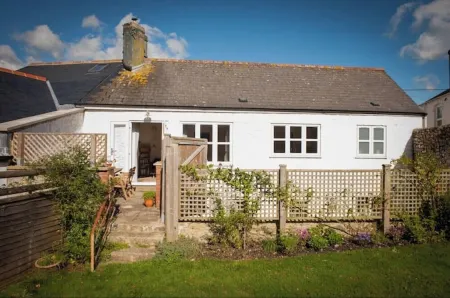 Contemporary cottage in lovely Devon village.