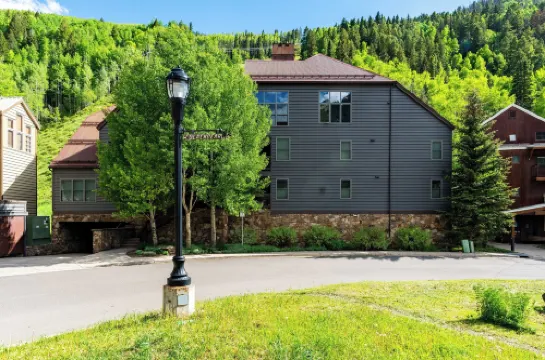 Etta Place 7 by Avantstay Ski in/ Ski Out Unit w/ Striking Views!